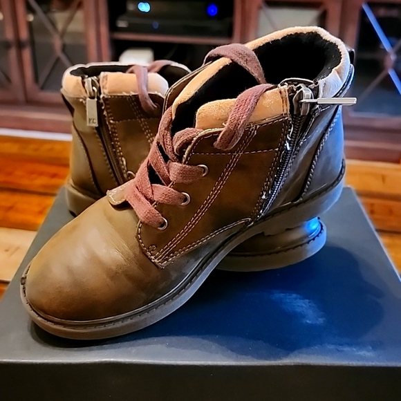 Kenneth Cole New York Other - Kenneth Cole Boys Strada Brady Boots